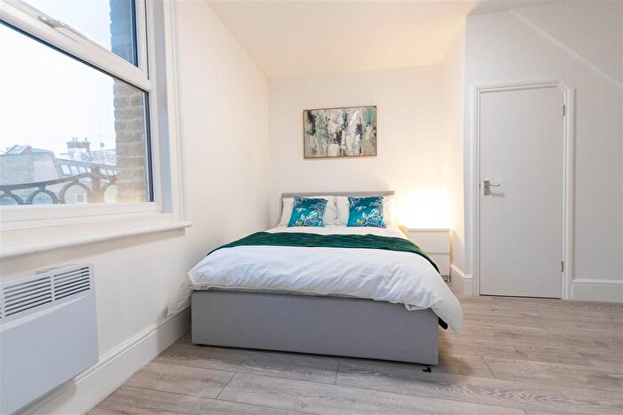 Studio To Rent In Holloway Road, London, N7