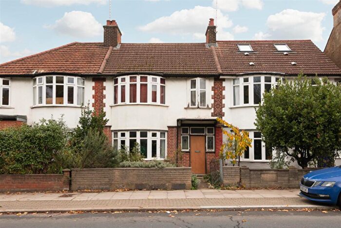 3 Bedroom Terraced House For Sale In Oakleigh Road South, London, N11