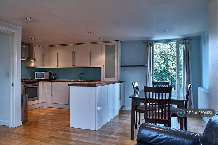 3 Bedroom Maisonette To Rent In Lower Richmond Road, London, SW14