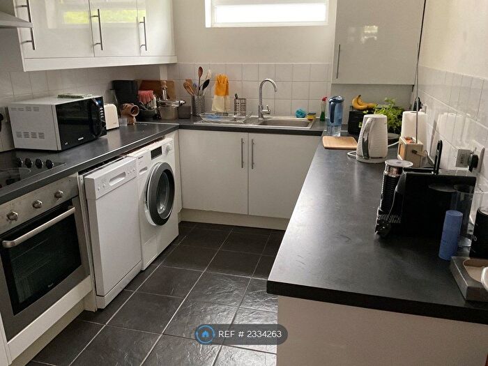 1 Bedroom Flat To Rent In The Chestnuts, London, N2
