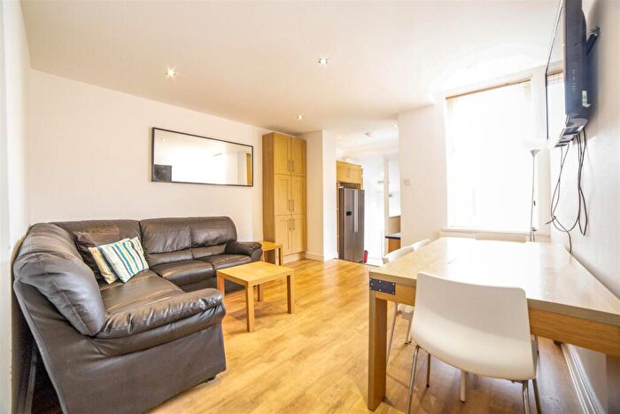 6 Bedroom Maisonette To Rent In £pppw - Grosvenor Road, Jesmond, NE2