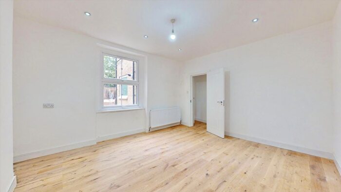 1 Bedroom Flat To Rent In Coningham Road, London, W12