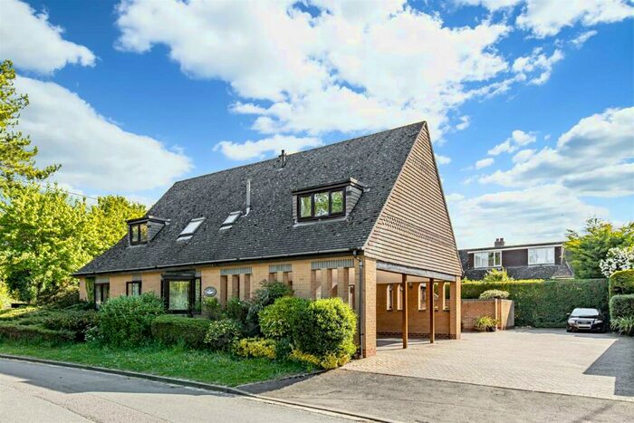 2 Bedroom Apartment To Rent In Kingfisher Court, Green Lane, Woodstock, OX20