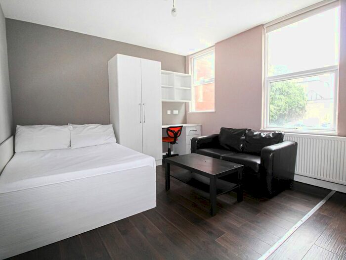 Studio To Rent In Darnley Road, West Park, Leeds, LS16