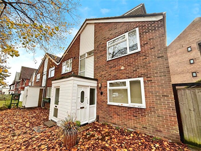 3 Bedroom Maisonette To Rent In Brookvale Road, Southampton, Hampshire, SO17
