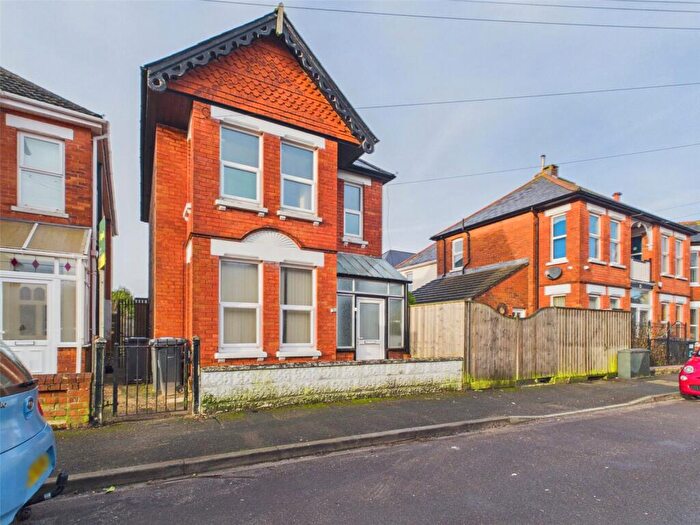 3 Bedroom Detached House For Sale In Morley Road, Bournemouth, Dorset, BH5