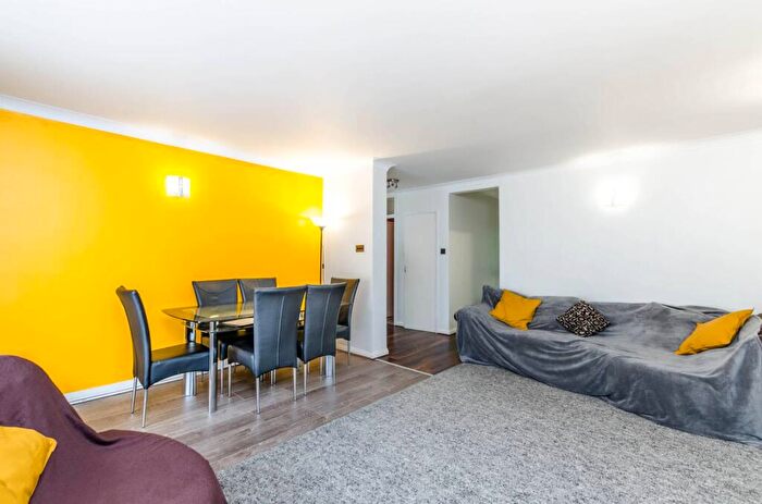 2 Bedroom Flat For Sale In St Cuthberts Gardens, Hatch End, Pinner, HA5