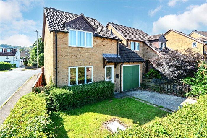3 Bedroom Detached House For Sale In Carnoustie Grove, Cottingley, Bingley, West Yorkshire, BD16