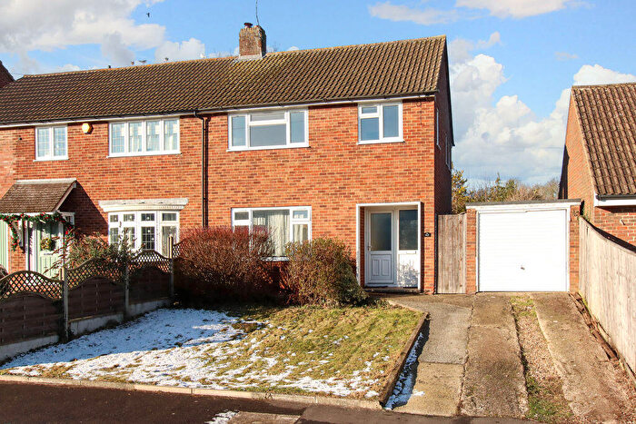 3 Bedroom Semi Detached House For Sale In Dunston Hill, Tring, HP23