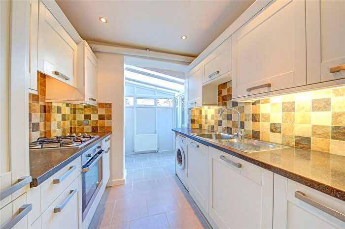 2 Bedroom Flat To Rent In Hillyard Street, London, SW9
