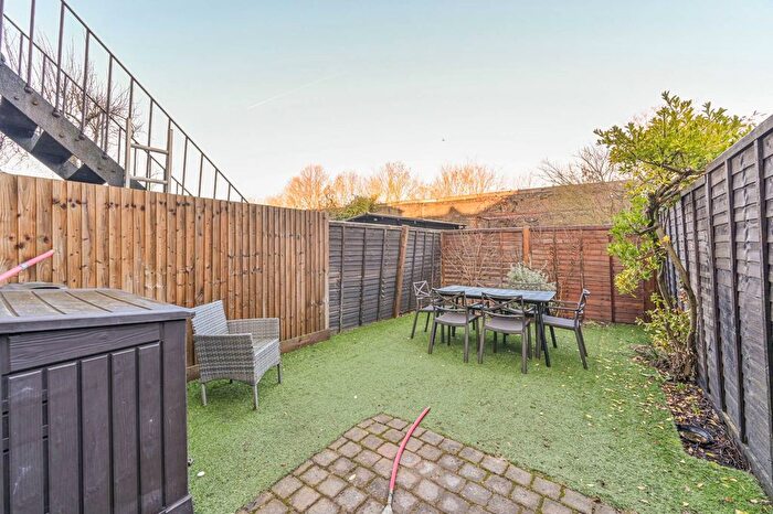 2 Bedroom Maisonette To Rent In Oakhill Road, East Putney, London, SW15