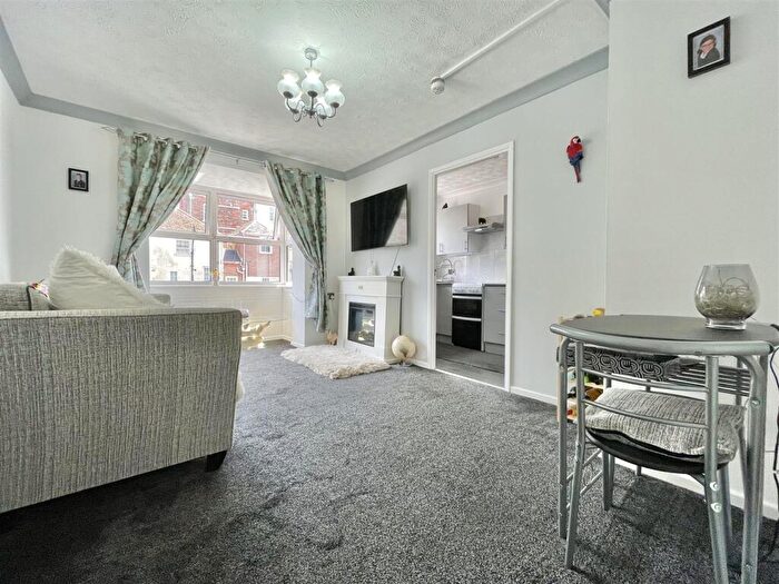 1 Bedroom Flat For Sale In The Anchorage, Weymouth, DT4
