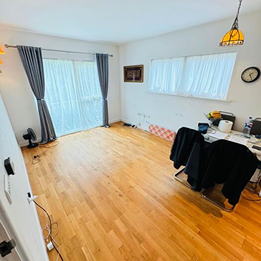 1 Bedroom Flat To Rent In Western Road, Southall, UB2