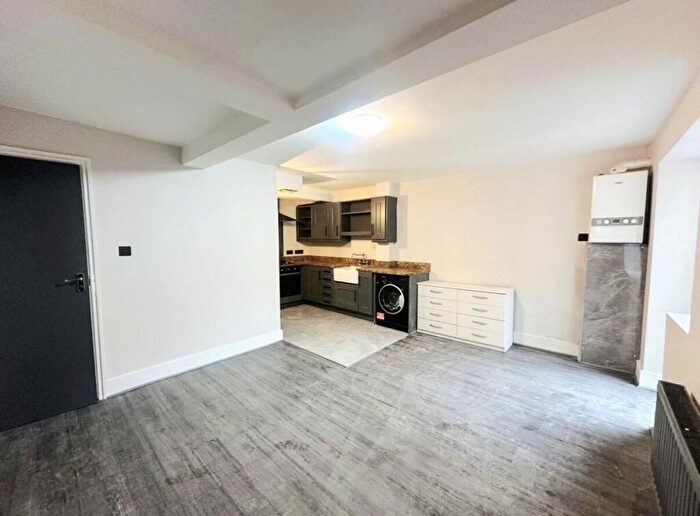 2 Bedroom Flat To Rent In Berriman Road, London, N7