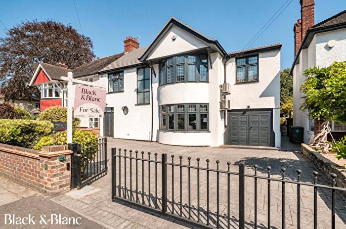 4 Bedroom Semi Detached House For Sale In London Lane, Bromley, BR1