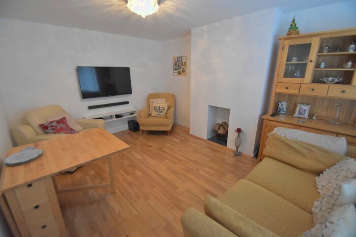 2 Bedroom Semi-Detached House To Rent In Farringdon Road, Havant, PO9