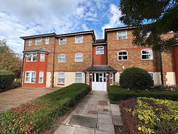 2 Bedroom Flat To Rent In Wingate Court, Aldershot, GU11