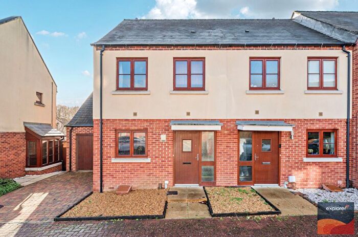 2 Bedroom End Terrace House For Sale In Highpath Way, Rooksdown, RG24