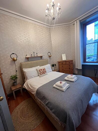 2 Bedroom Flat To Rent In Morrison Street, Edinburgh, City Of, EH3