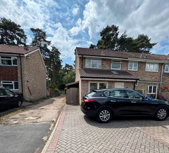 4 Bedroom End Of Terrace House To Rent In Camberley, Surrey, GU15