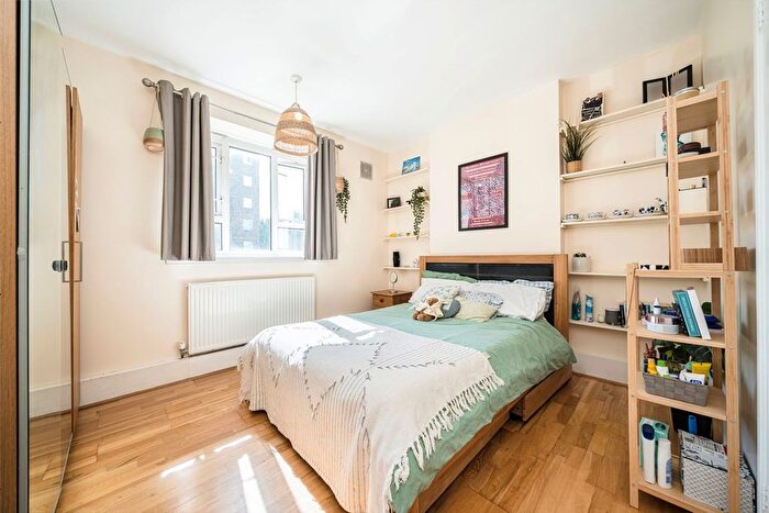 2 Bedroom Flat For Sale In Penrose Street, London, SE17