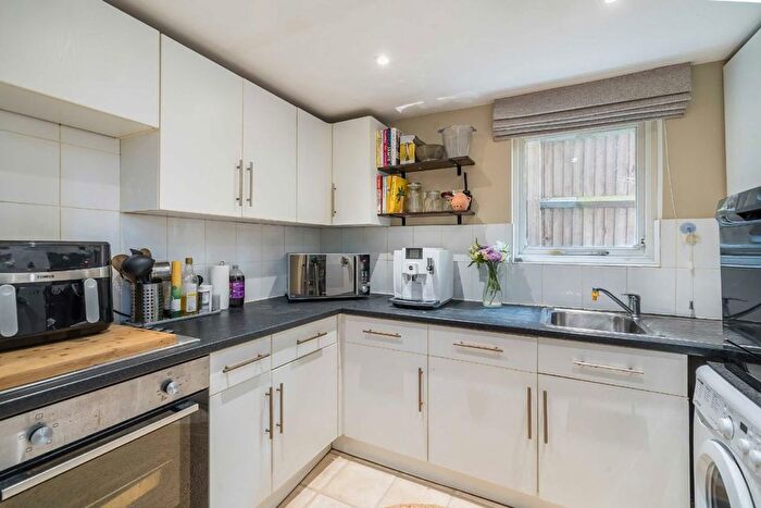 2 Bedroom Flat To Rent In Becondale Road, London, SE19