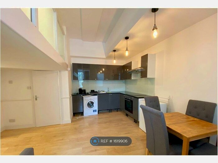 Studio To Rent In Caledonian Road, London, N1