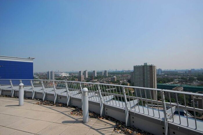 2 Bedroom Flat To Rent In Falcon Wharf, Battersea, London, SW11