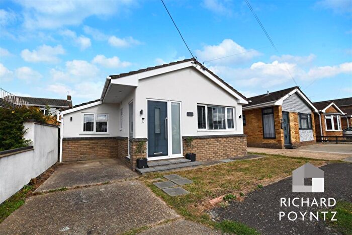 2 Bedroom Detached Bungalow For Sale In Oxford Road, Canvey Island, SS8
