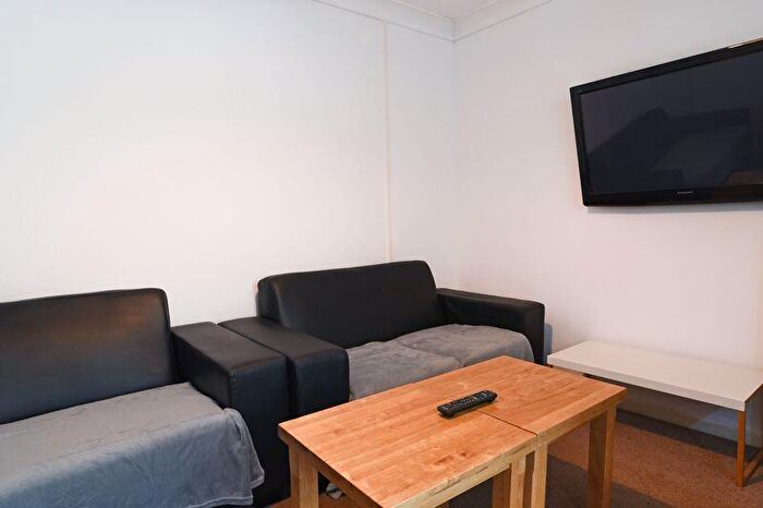 8 Bedroom Semi-Detached House To Rent In Moulsecoomb Way, Brighton, BN2