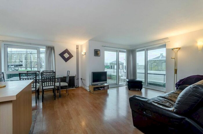 2 Bedroom Flat To Rent In Hopton Road, Woolwich, London, SE18