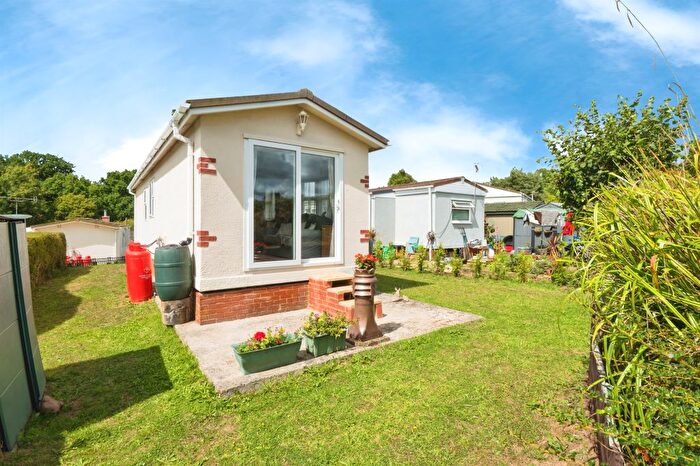 1 Bedroom Mobile/park Home For Sale In Bishopstoke Lane, Brambridge, Eastleigh, SO50