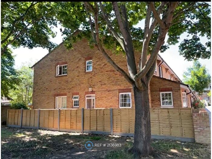 3 Bedroom End Of Terrace House To Rent In Walworth, Walworth, SE17