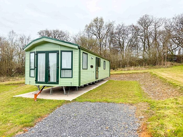 2 Bedroom Mobile/park Home For Sale In Cenarth, Newcastle Emlyn, SA38