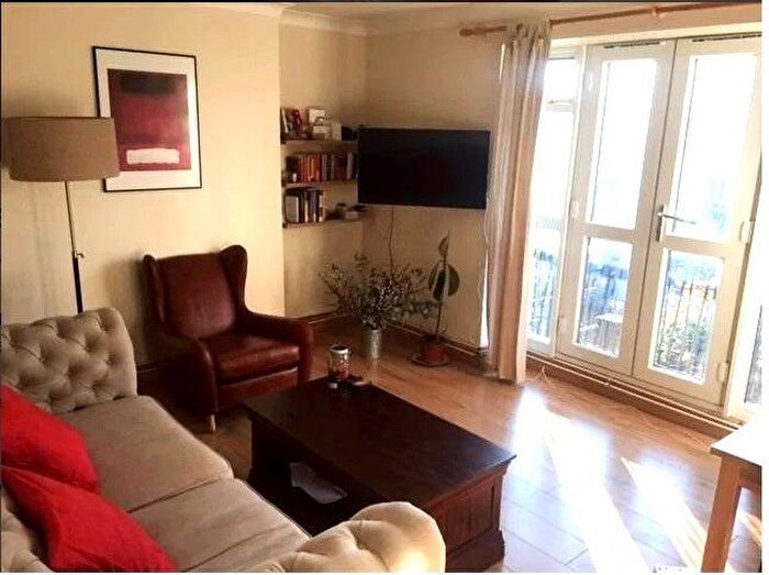 2 Bedroom Flat To Rent In Bethune Road, London, N16