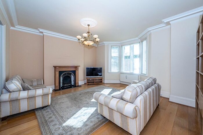 3 Bedroom Flat For Sale In Manor House, Marylebone Road, London, NW1