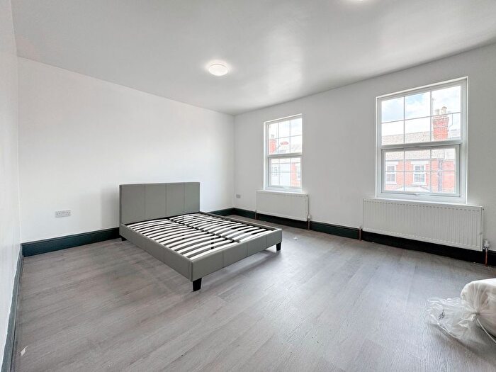 4 Bedroom Semi-detached House To Rent In Rowley Road, Reading, RG2