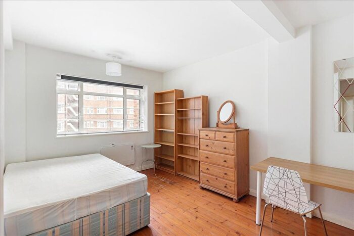 3 Bedroom Flat To Rent In West Kensington Court, London, W6