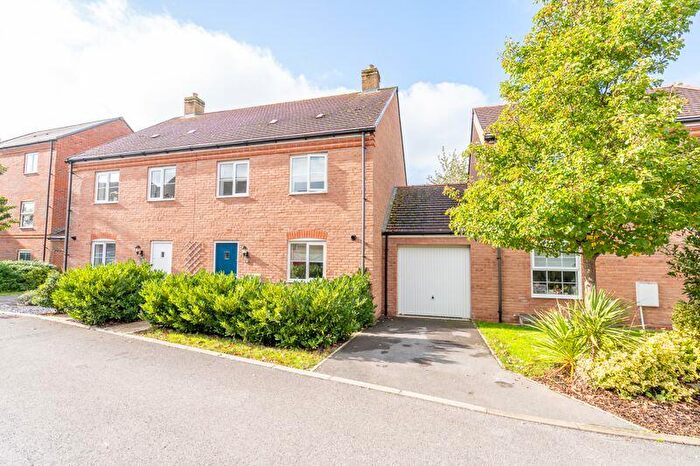 4 Bedroom Semi-Detached House For Sale In Baileys Way, Chichester, PO18