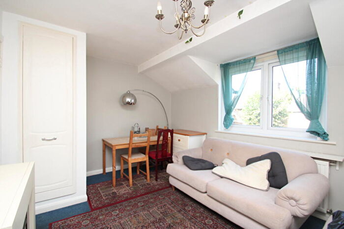 1 Bedroom Flat To Rent In Sydenham Road, CR0