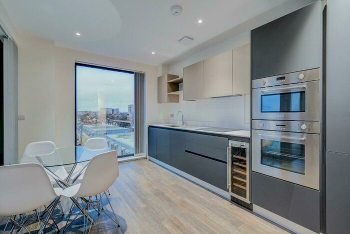 3 Bedroom Flat To Rent In Grafton Quarter, Croydon, CR0