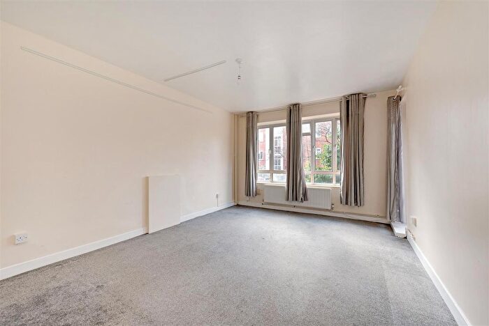 3 Bedroom Flat For Sale In Marshwood House, Kilburn Vale, London, NW6