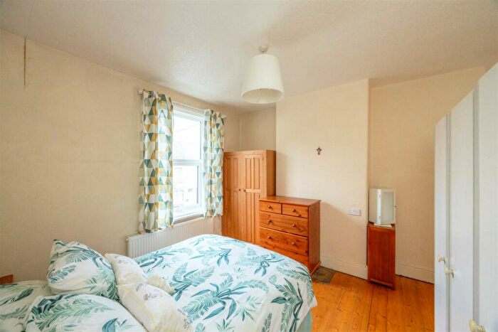 3 Bedroom Terraced House For Sale In Victor Street, Sheffield, S6