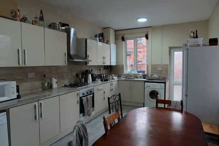 7 Bedroom Semi-Detached House To Rent In Park Road, Nottingham, NG7