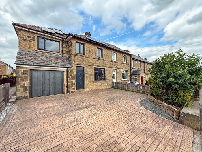 4 Bedroom End Of Terrace House For Sale In West Avenue, Honley, Holmfirth, HD9
