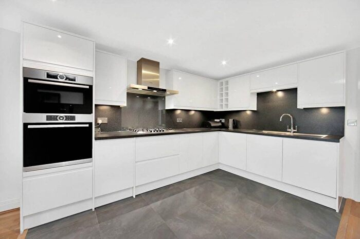 2 Bedroom Maisonette To Rent In Rotherhithe Street, Rotherhithe, London, SE16