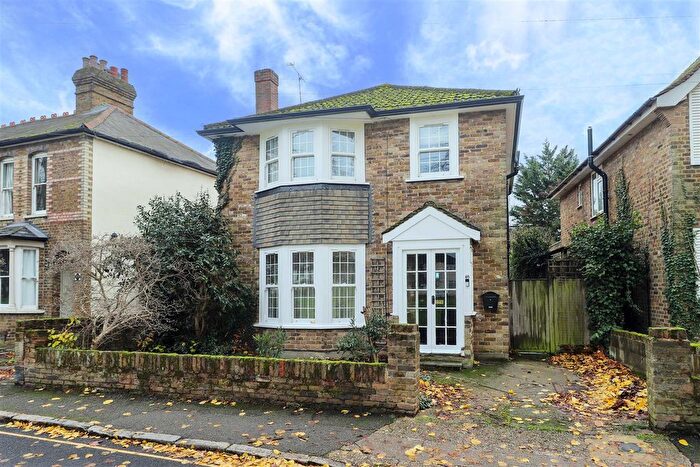 3 Bedroom Detached House For Sale In The Green, West Drayton, UB7