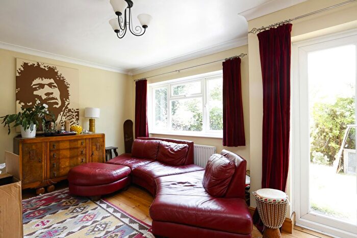 2 Bedroom Flat To Rent In Upper Brighton Road, Surbiton, KT6