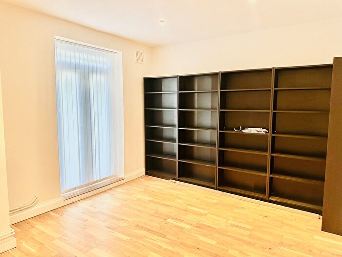 1 Bedroom Flat To Rent In Curwen Road, London, W12