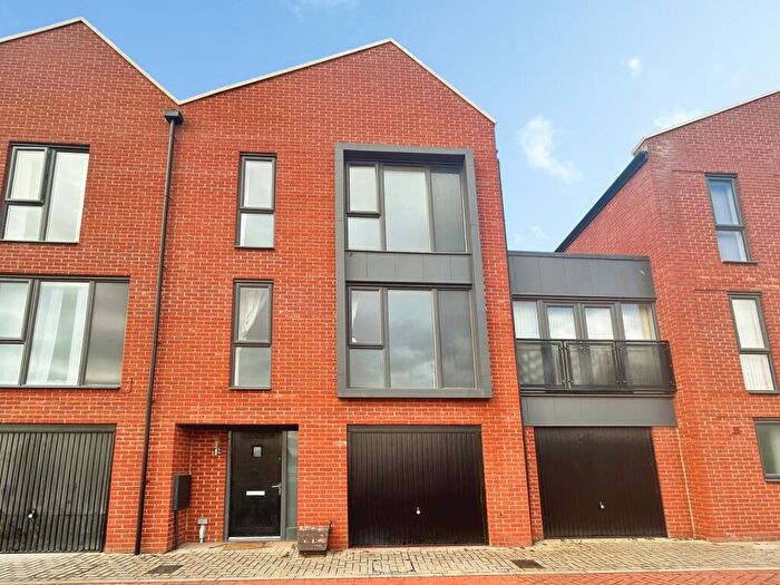 4 Bedroom Town House To Rent In Kingsway Boulevard, Kingsway, Derby, DE22